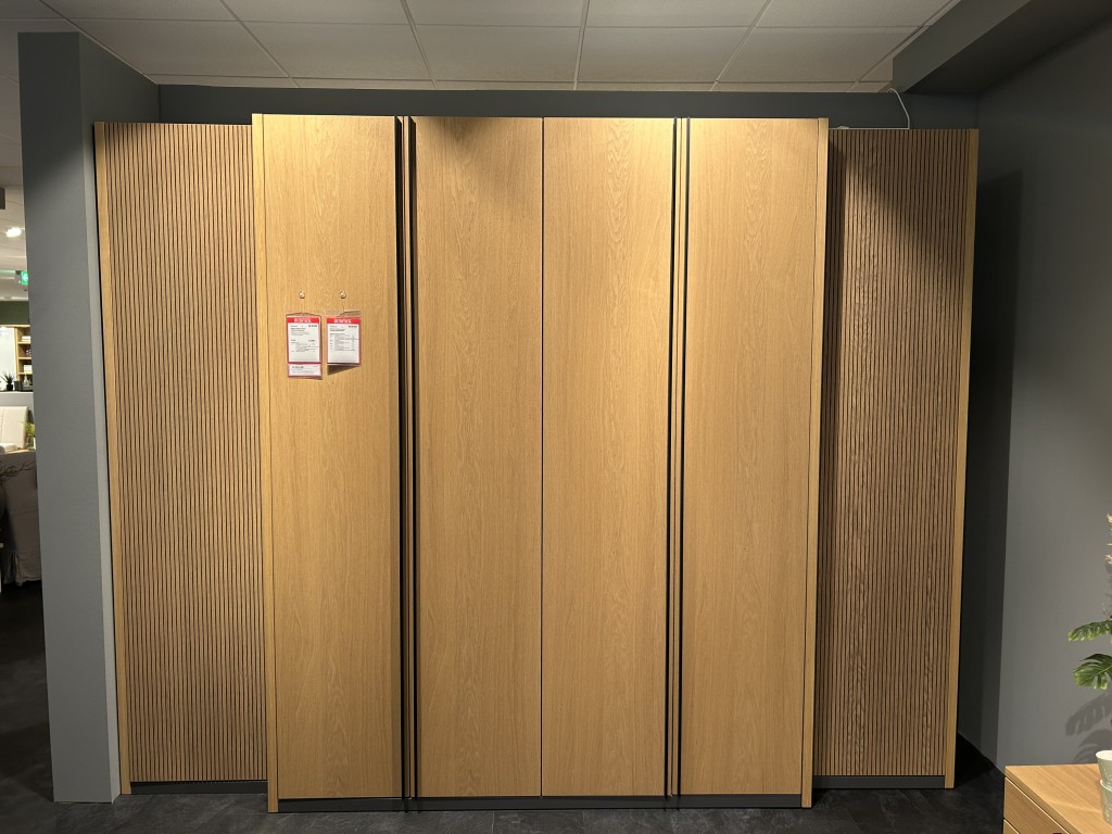 Kleiderschrank