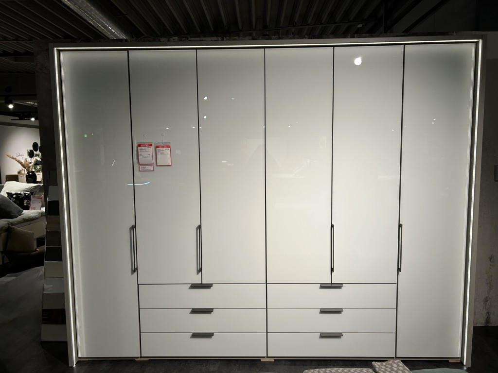 Kleiderschrank